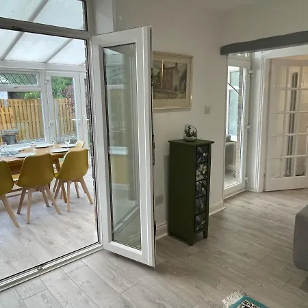 Detached Luxury 6 Beds, Super Wi-Fi, Easy Parking And Hot-Tub Villa Baildon Exterior photo