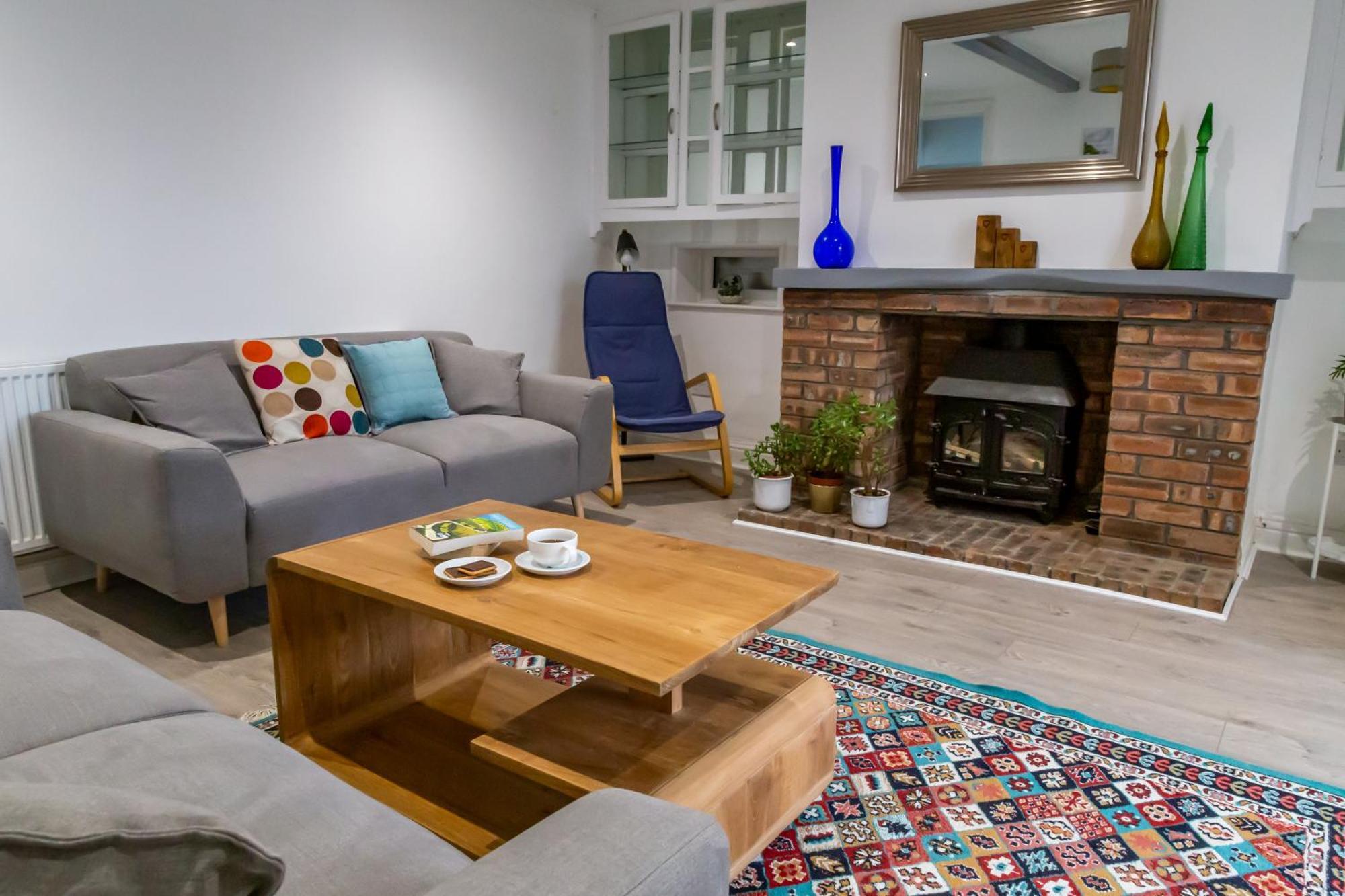 Detached Luxury 6 Beds, Super Wi-fi, Easy Parking And Hot-tub Baildon
